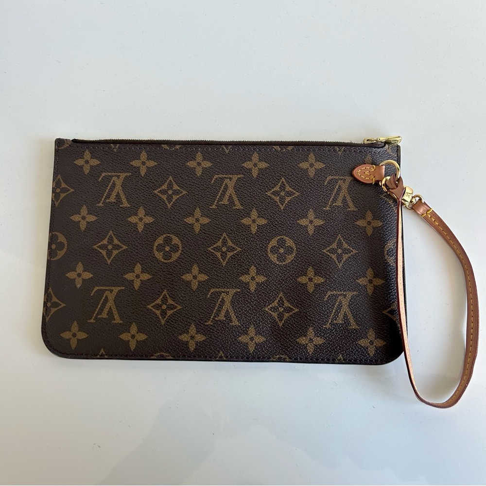 Louis Vuitton Monogram Neverfull MM Pochette